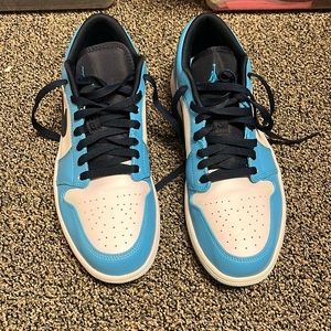 Men’s Jordan 1 low UNC